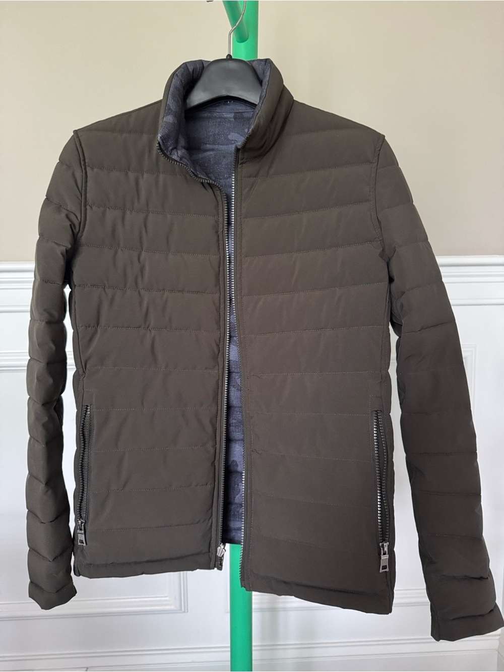 Men's Quilted Lightweight Puffer Jacket in Dark Brown